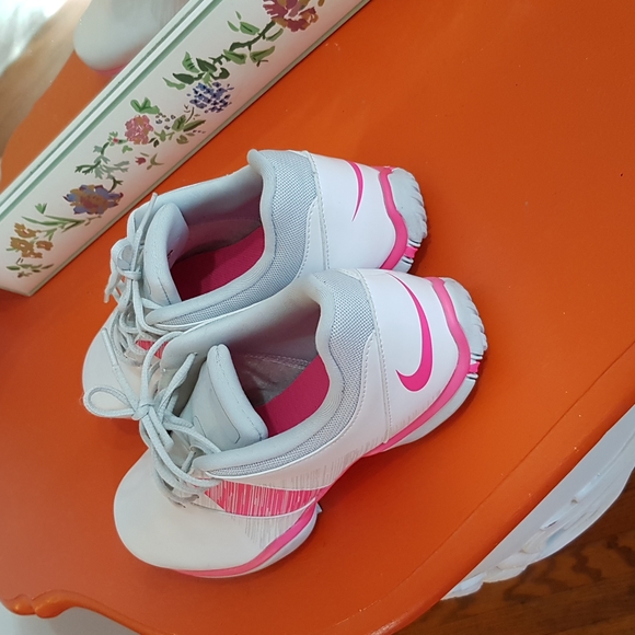 NIKE Pink & Light Grey Sneakers - Picture 4 of 16